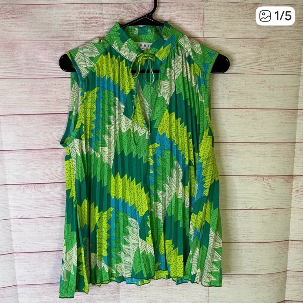 THML Green Multi-Print Sleeveless Pleated Top - runs large
